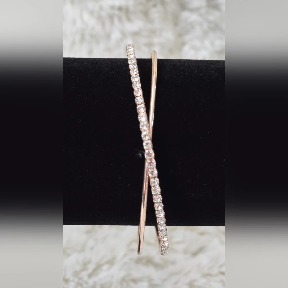 Elegant Rose Gold Tone X-Design Bracelet With Sparkling Stones NWOT‎